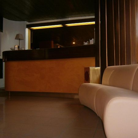 Hotel Corona แตร์โมลิ ภายนอก รูปภาพ