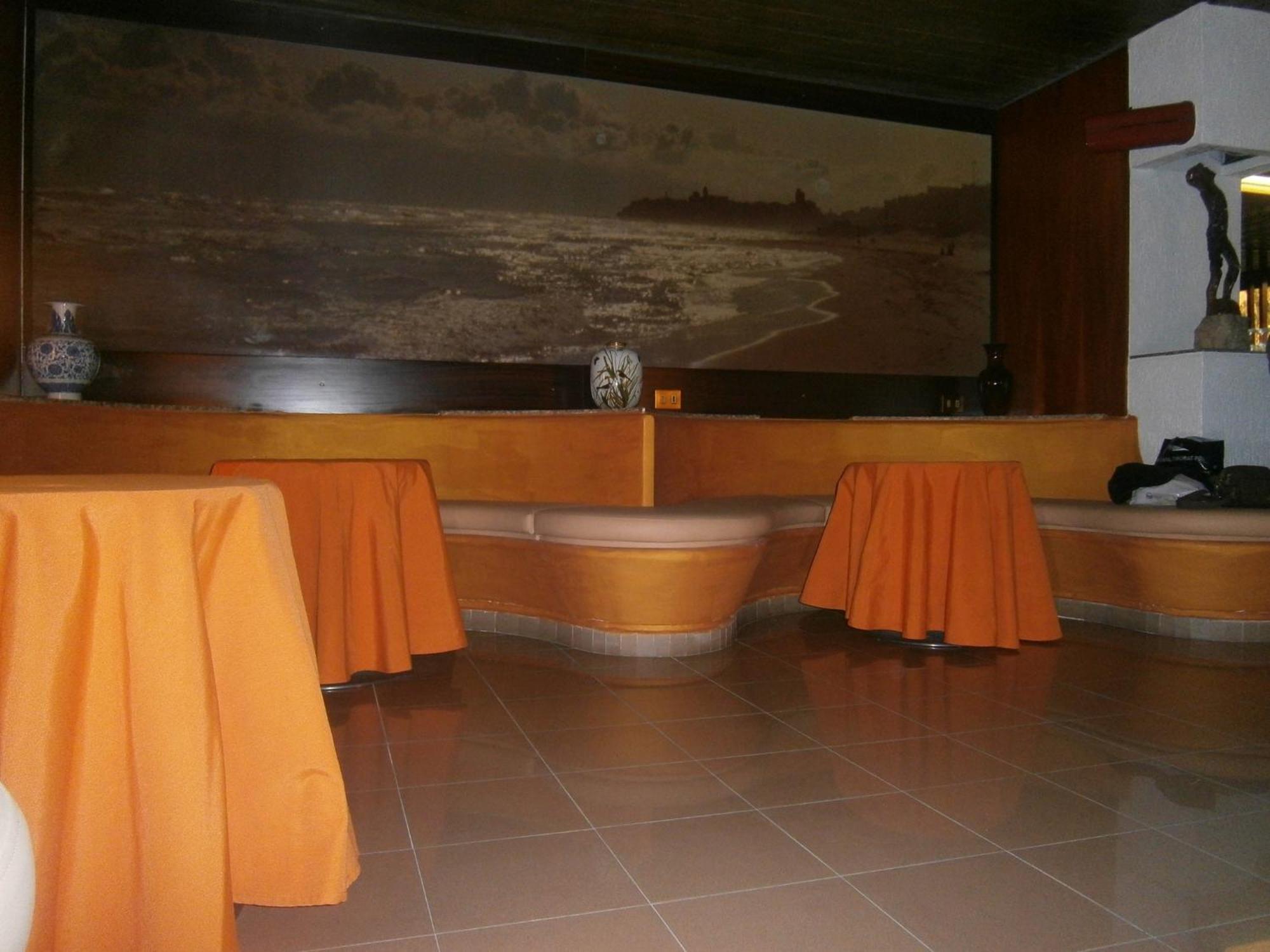 Hotel Corona แตร์โมลิ ภายนอก รูปภาพ