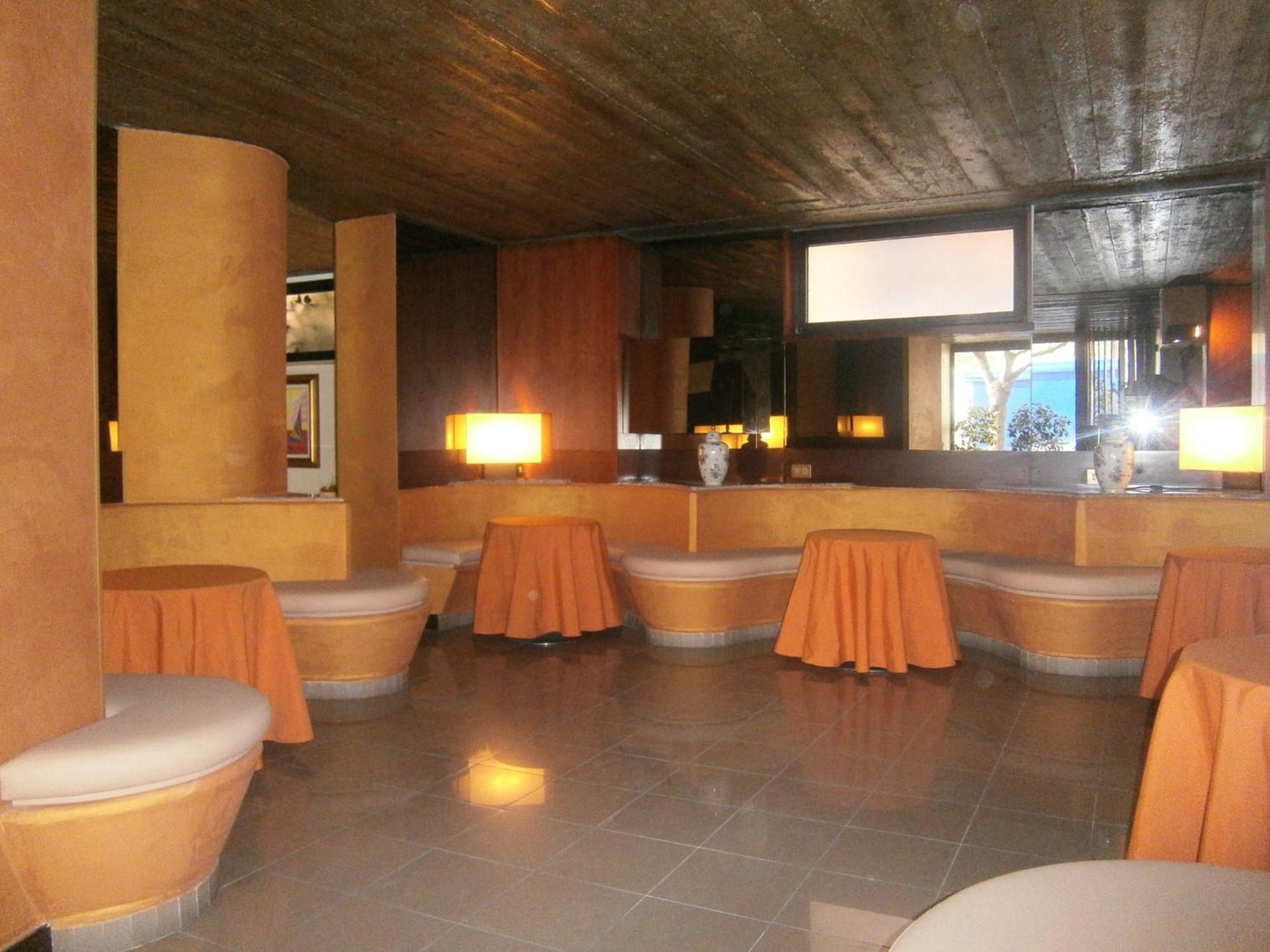 Hotel Corona แตร์โมลิ ภายนอก รูปภาพ