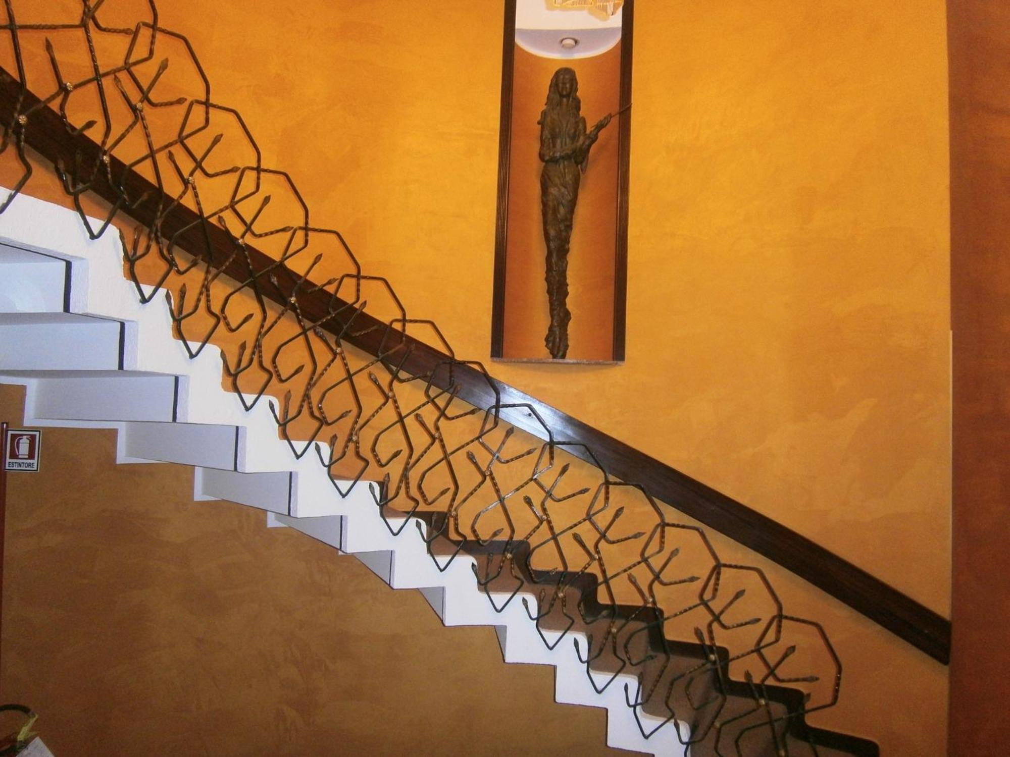Hotel Corona แตร์โมลิ ภายนอก รูปภาพ