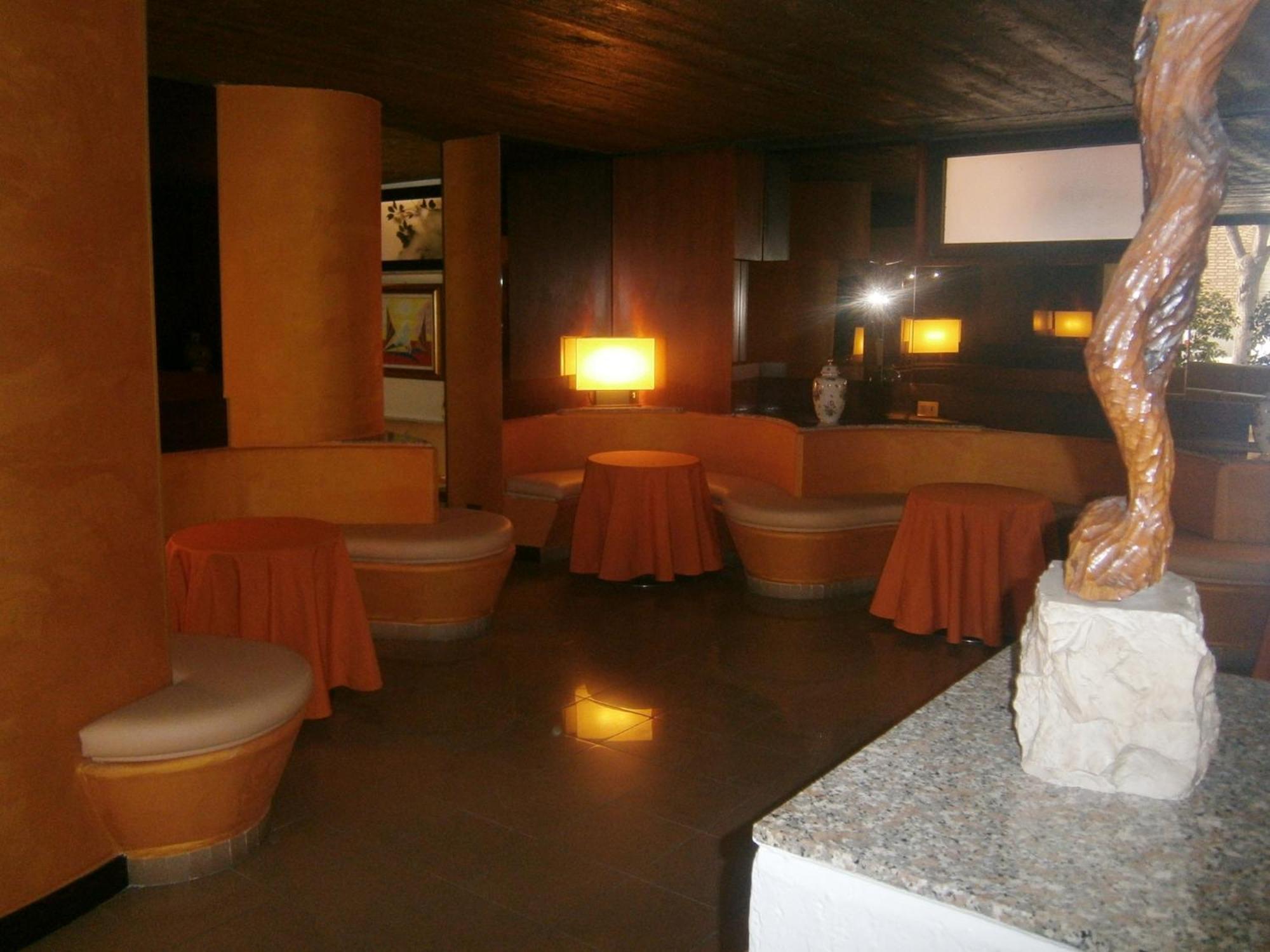 Hotel Corona แตร์โมลิ ภายนอก รูปภาพ