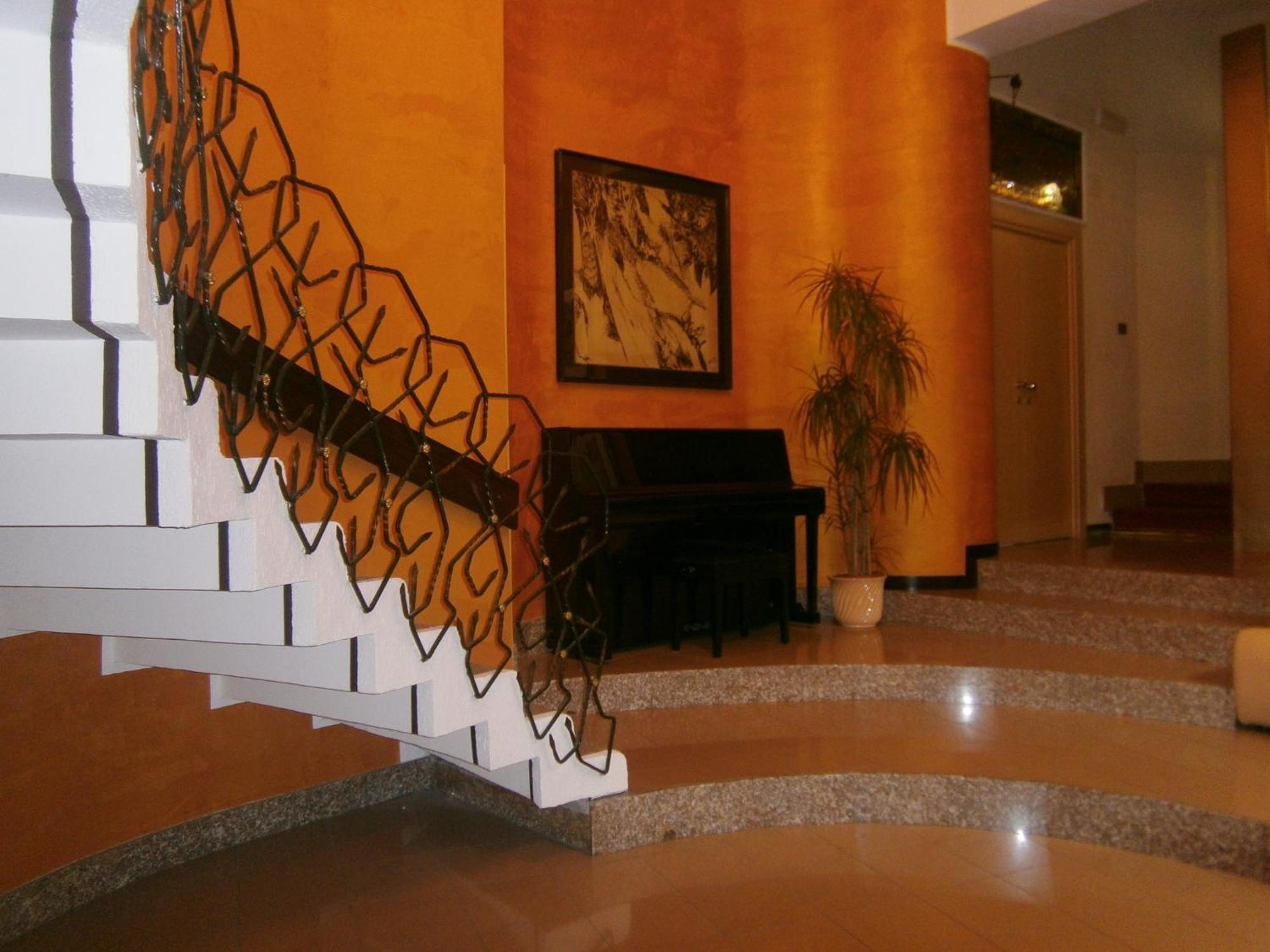 Hotel Corona แตร์โมลิ ภายนอก รูปภาพ