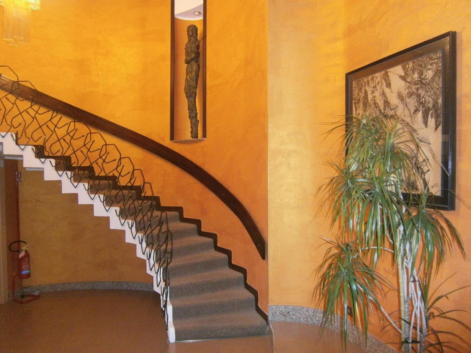 Hotel Corona แตร์โมลิ ภายนอก รูปภาพ