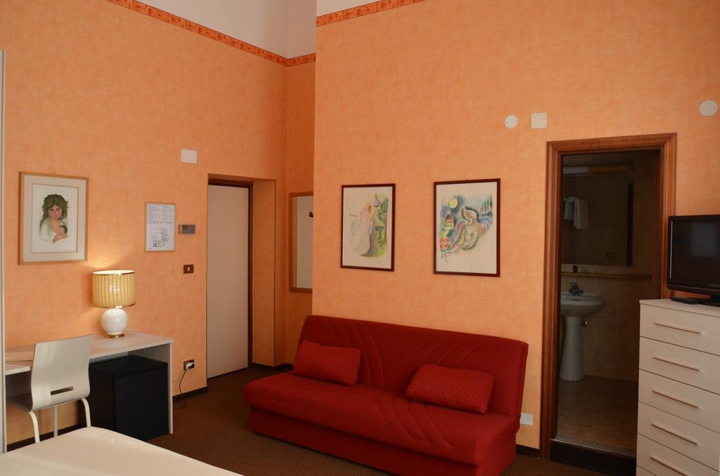 Hotel Corona แตร์โมลิ ภายนอก รูปภาพ