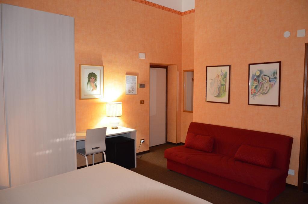 Hotel Corona แตร์โมลิ ภายนอก รูปภาพ