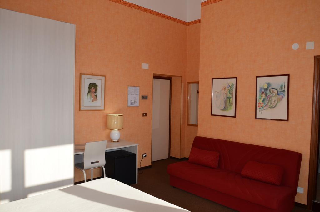 Hotel Corona แตร์โมลิ ภายนอก รูปภาพ
