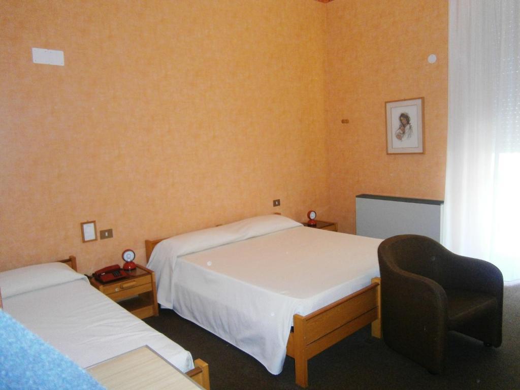 Hotel Corona แตร์โมลิ ห้อง รูปภาพ