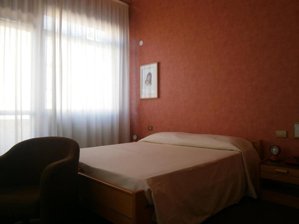 Hotel Corona แตร์โมลิ ห้อง รูปภาพ